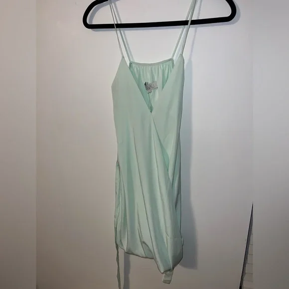 Assali Lavinia x REVOLVE Sleeveless Bow Mint Green V-Neck Mini Dress Large NWT - Picture 5 of 8